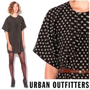 Urban Outfitters Vasia Black White Floral Short Sleeve Shift Dress XS